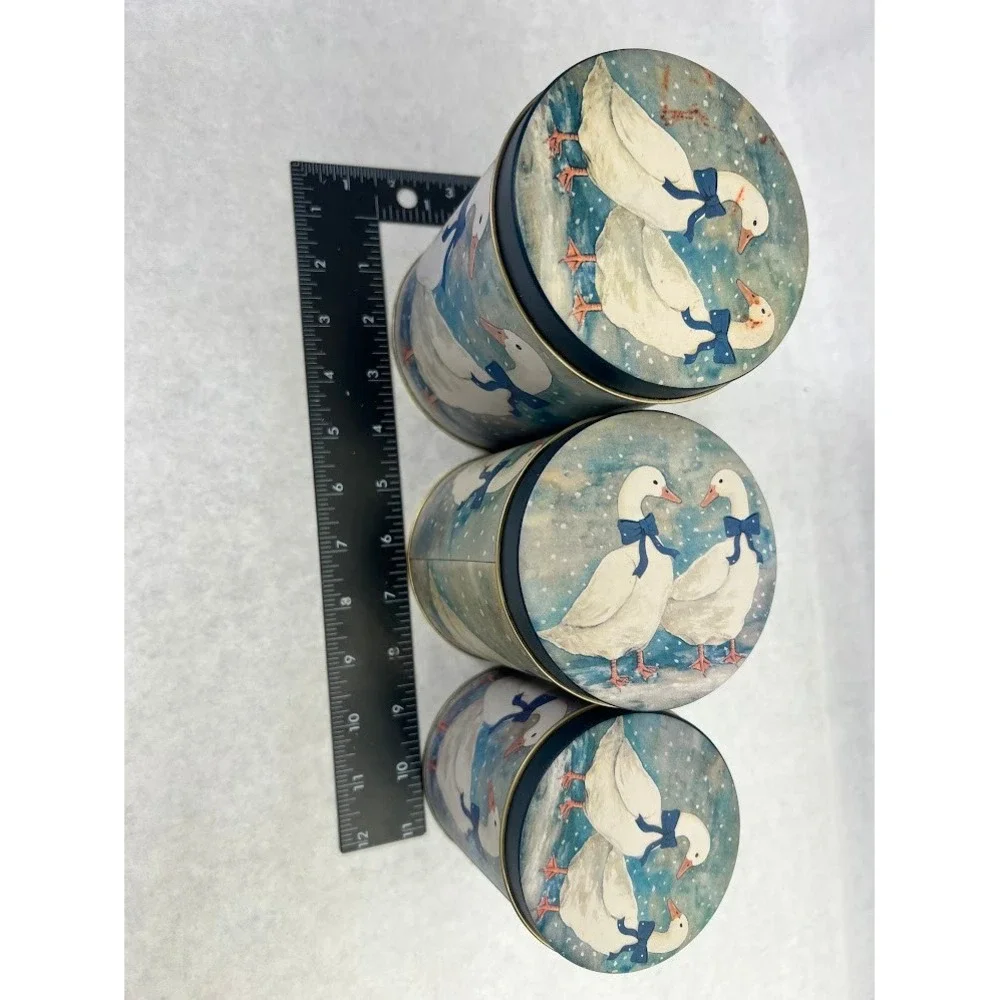 Unbranded vintage nesting